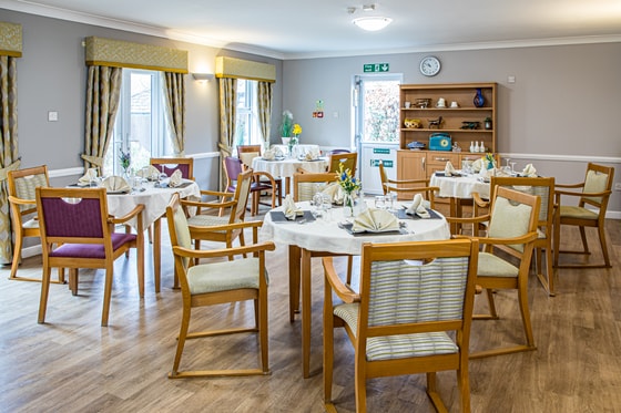Senior living communal dining