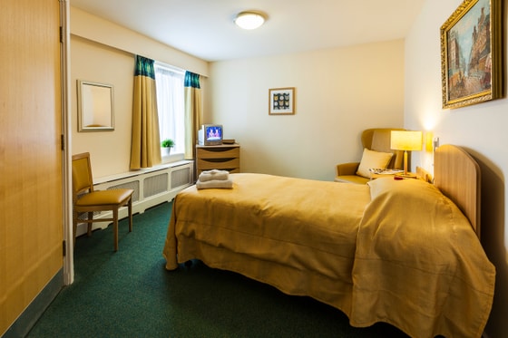 Senior Yellow bedroom