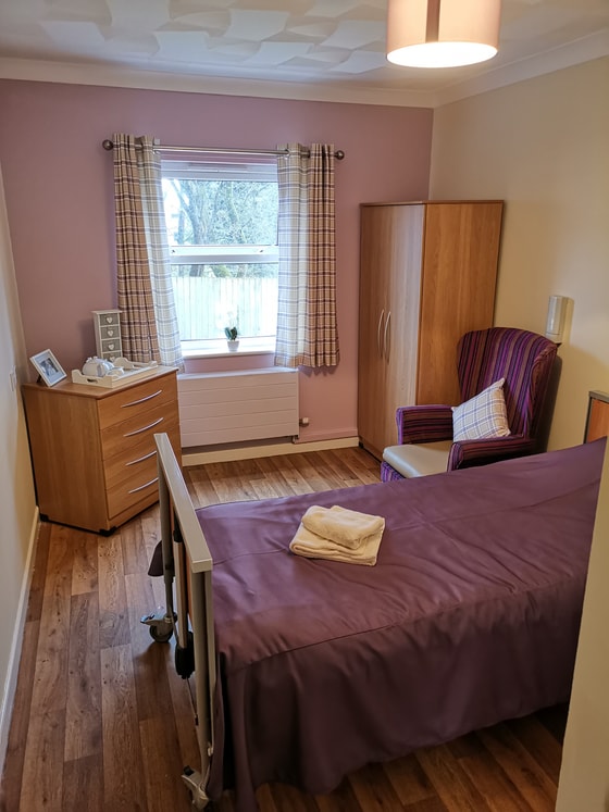 single bedroom, single bed