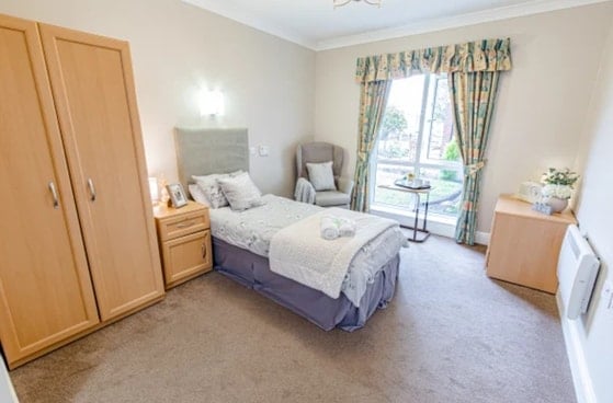 Greenways Court Care Home - Senior living single bed