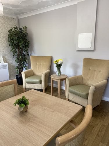 Plas Cwm Carw Care Home - Plas Cwm Carw chairs and a table