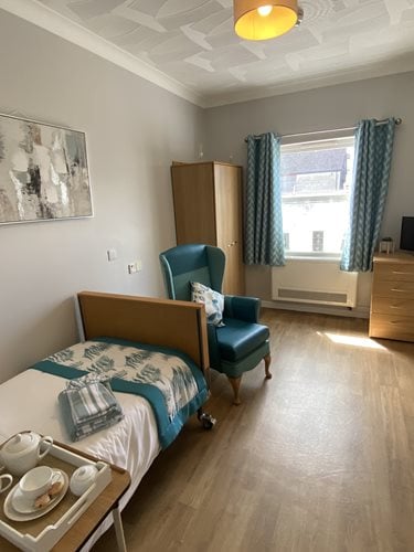 Plas Cwm Carw Care Home - Plas Cwm Carw bed room with a single bed and a chair