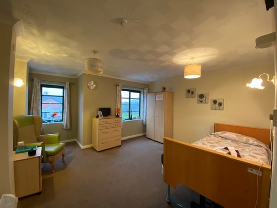 Magna Care Home - Green room with single bed