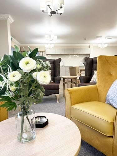 Hollymere House Care Home - Hollymere House Care Home seating lounge