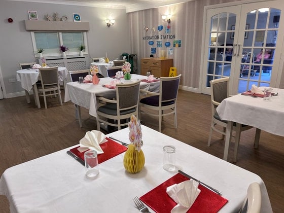 Winters Park Care Home - White clothed care home dining